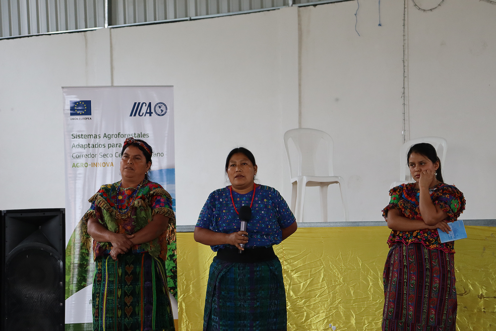 Mujeres de distintas Asociaciones expresaron la importancia de su involucramiento en las organizaciones para mejorar su comunidad.