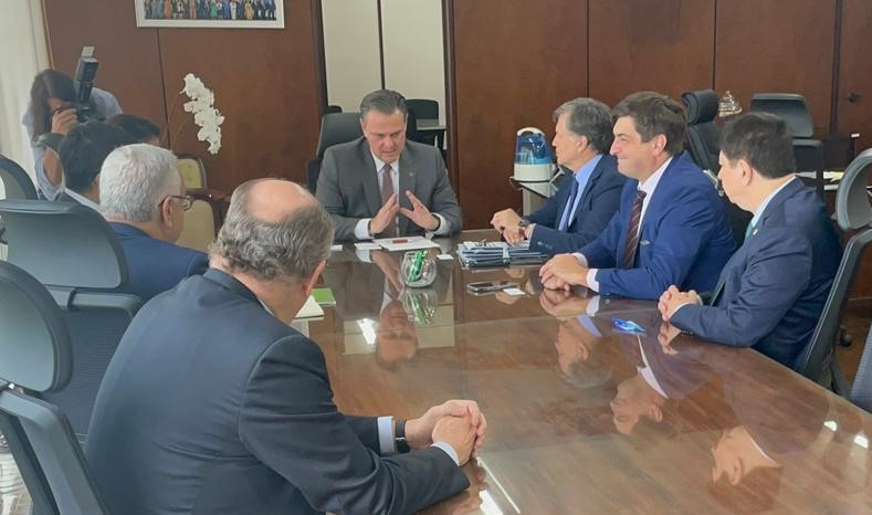 Em reunião com o ministro da Agricultura, Pecuária e Abastecimento, Carlos Fávaro